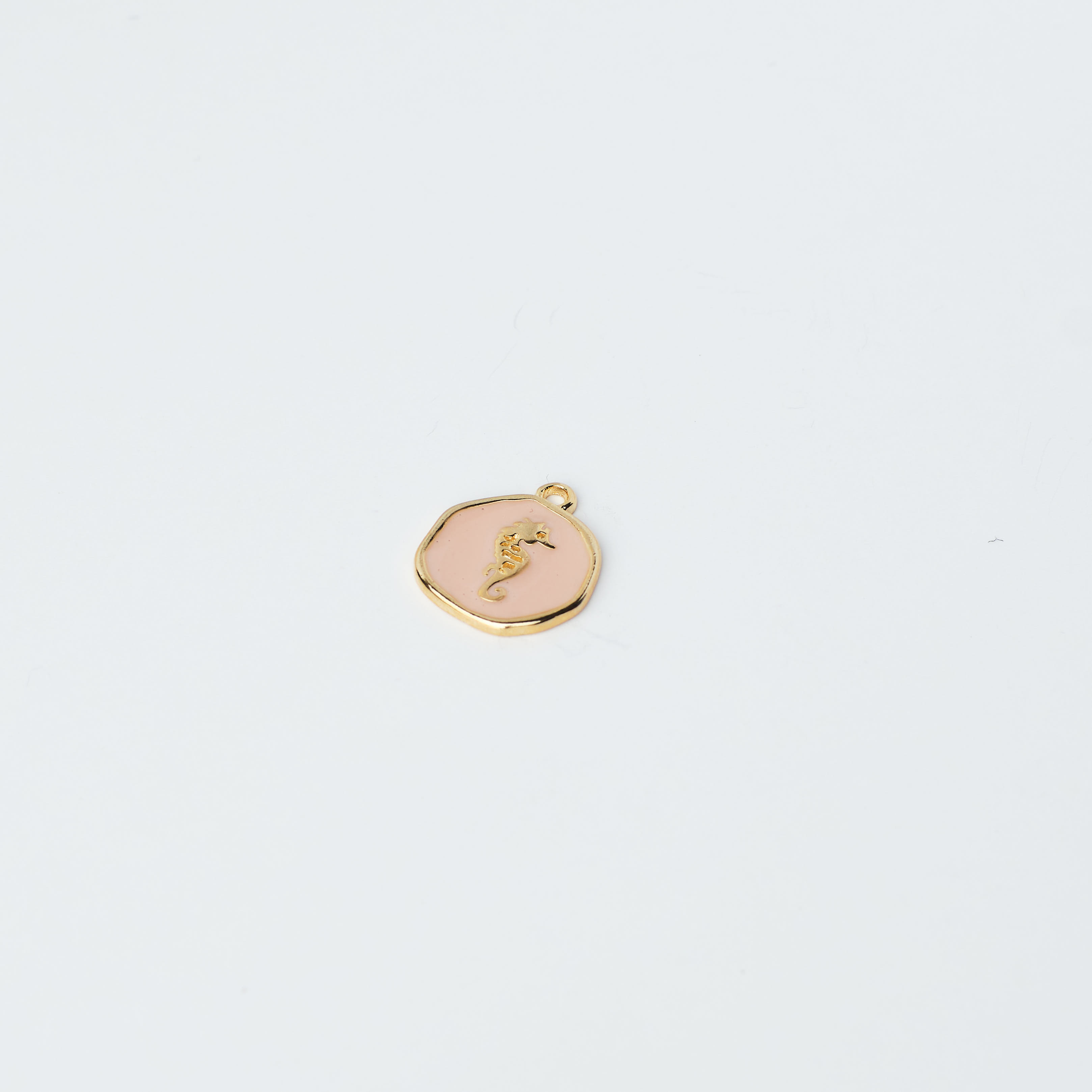 20824 Beige Seahorse pendant