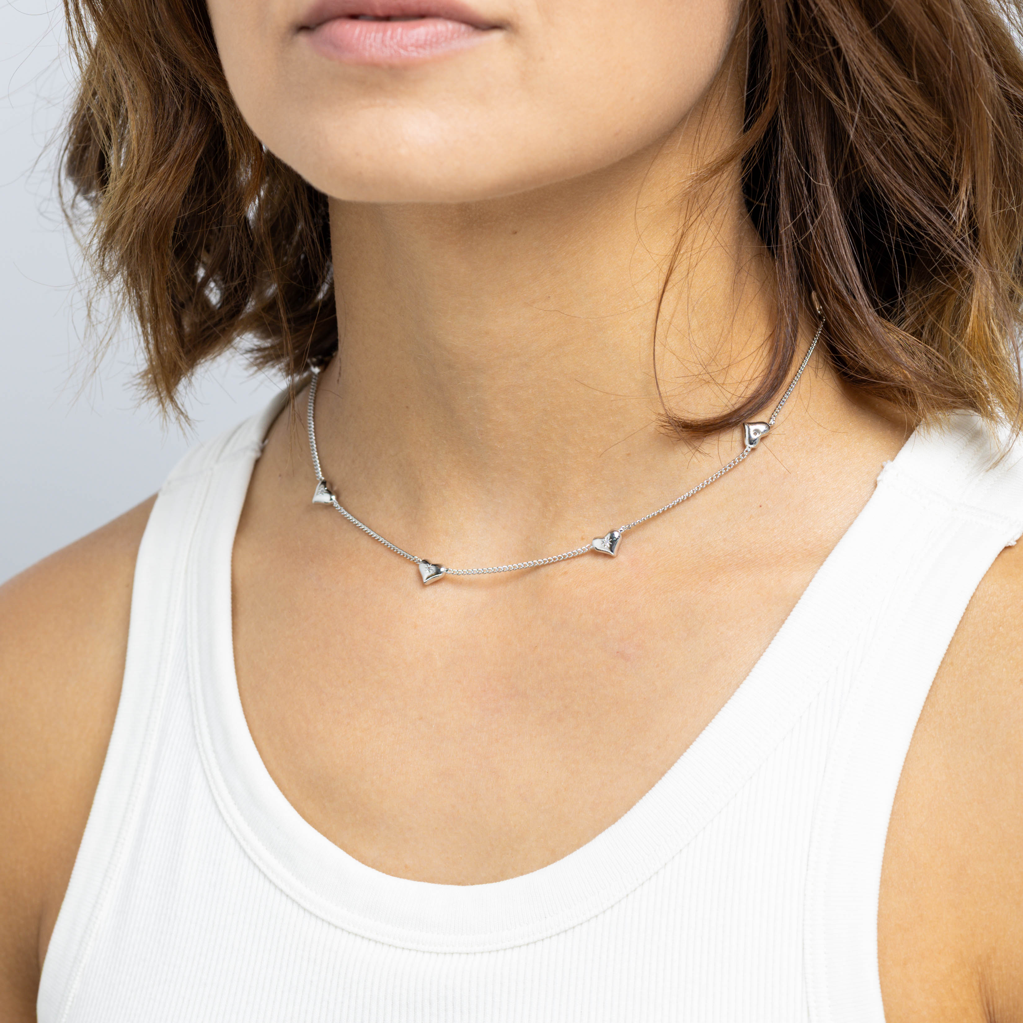 20194 Collar de Plata con Cadenas de Corazón Modernos