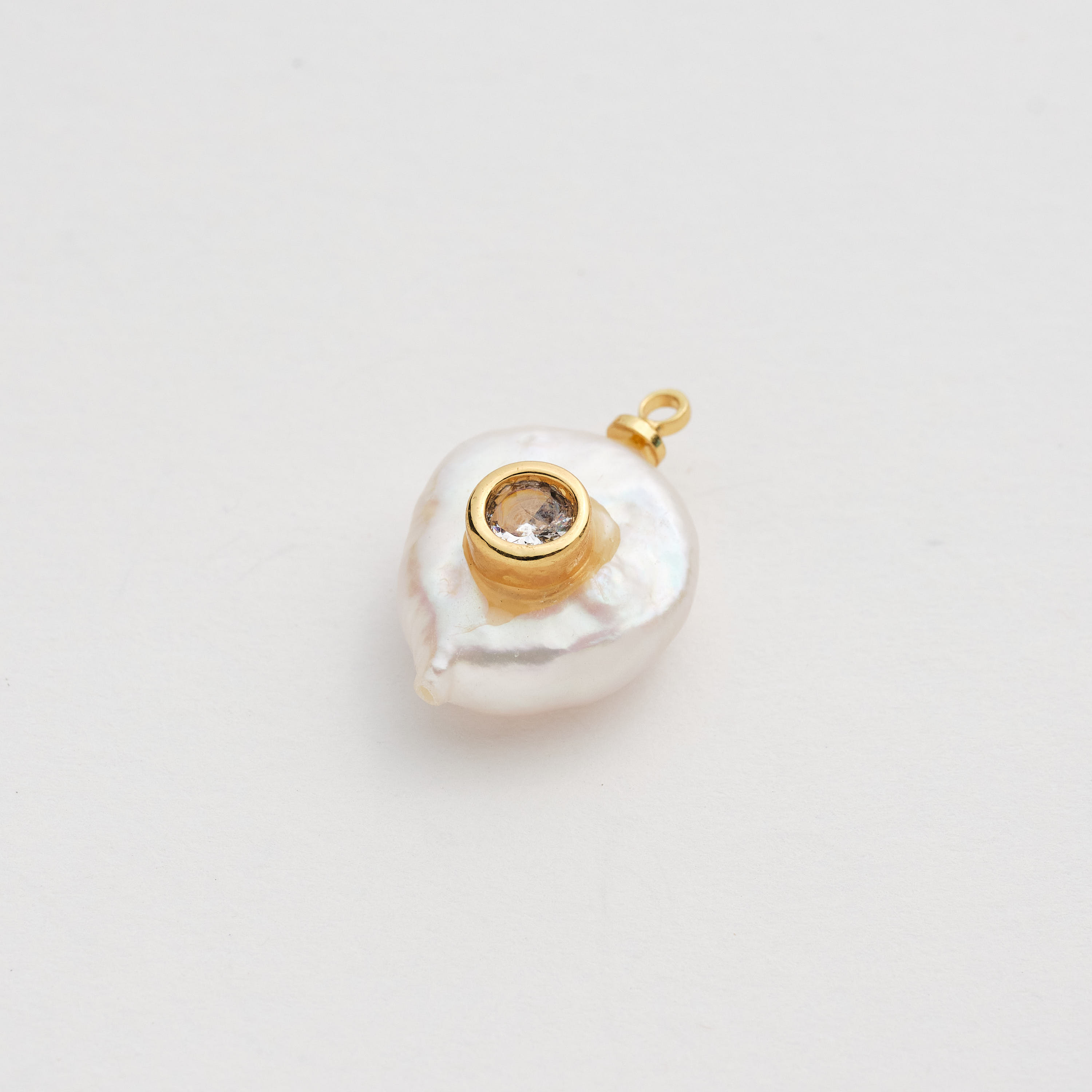 15717 Perla con círculo micropavé de 17 mm