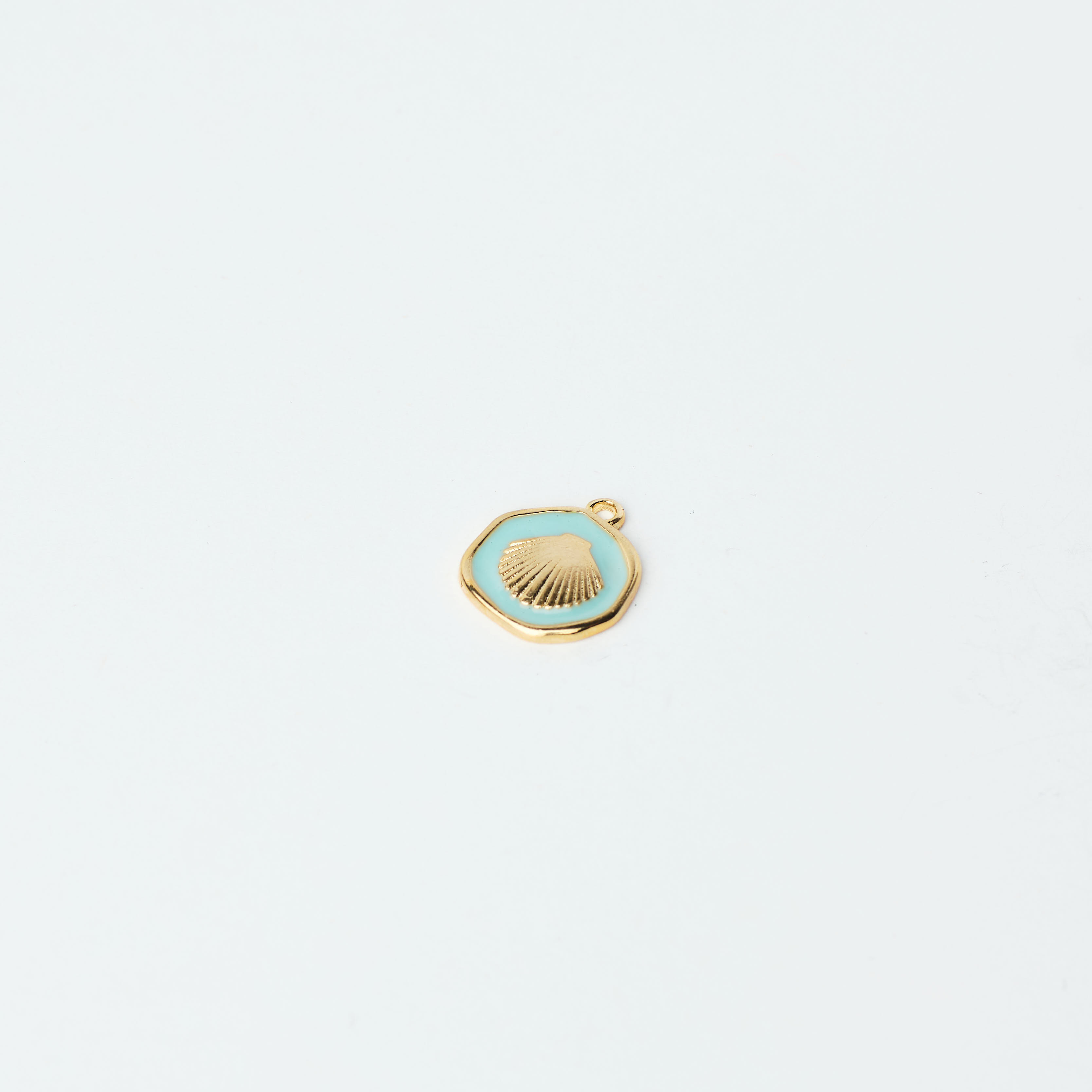 20816 Turquoise Oyster Enamel Pendant