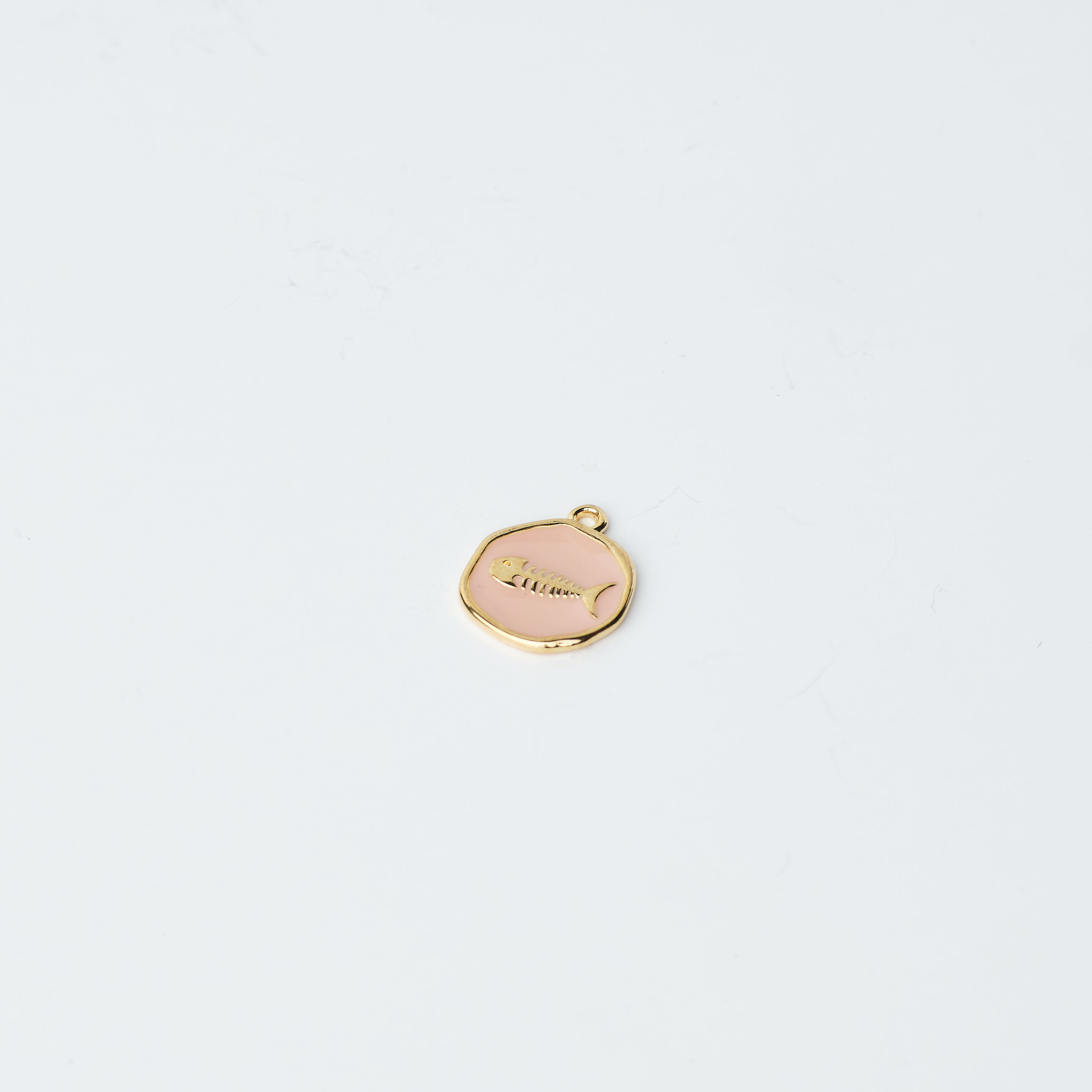 20854 Beige Enamel Fish Pendant